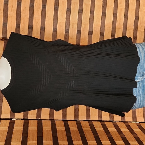 NWT! CeCe flare stretch tank - Picture 1 of 9
